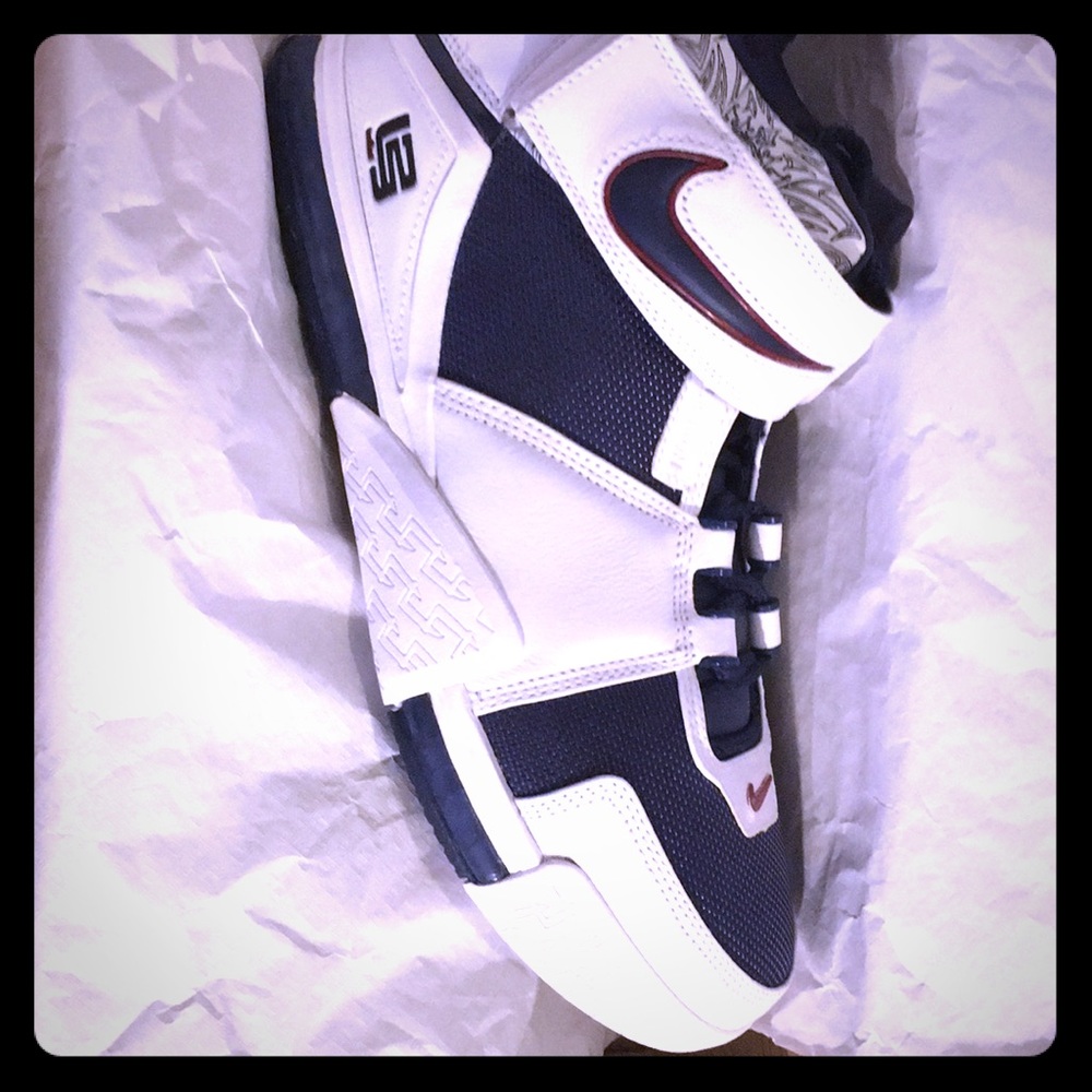 Lebron 2 size 10.5 ds og